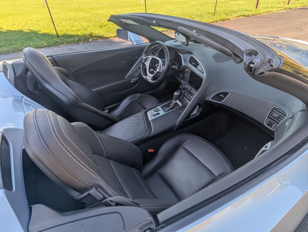 2017 Chevrolet Corvette 2LT - Photo 11